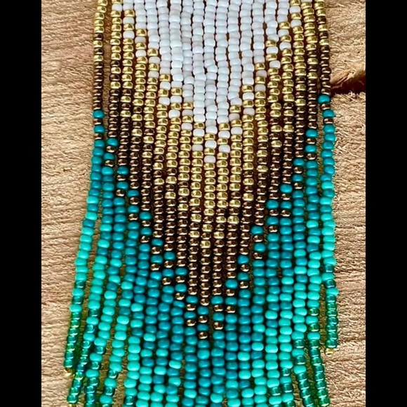 Made entirely by hand - Picture 3 of 5